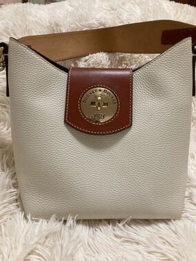 Dooney & Bourke Turnlock Sac 22 Shoulder Bag White